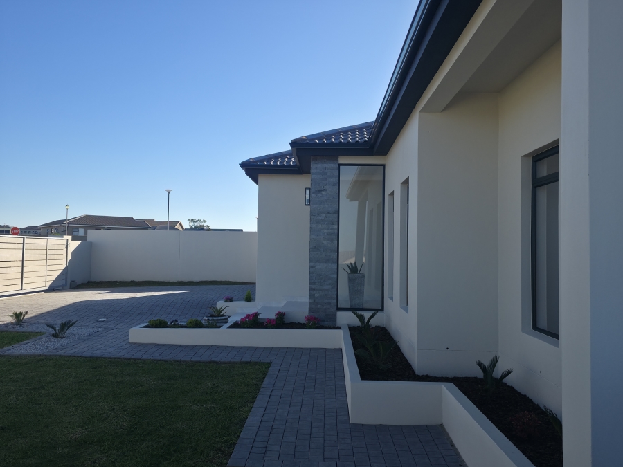 4 Bedroom Property for Sale in Fountains Estate Eastern Cape